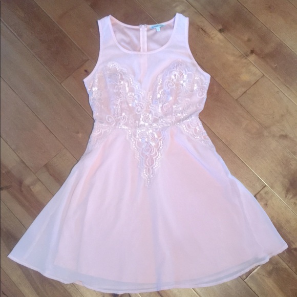 Charlotte Russe Dresses & Skirts - 💥SALE💥Charlotte Russe Lace Dress Size Small